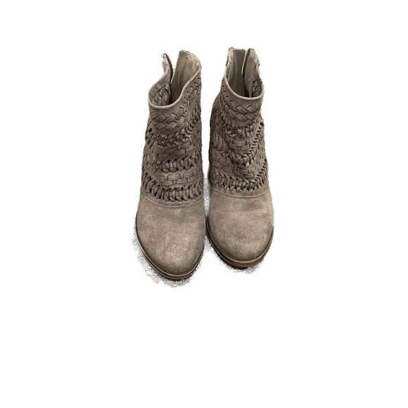 Fergalicious by Fergie Wanderer Ankle‎ Boots sand color 6M - Picture 2 of 6